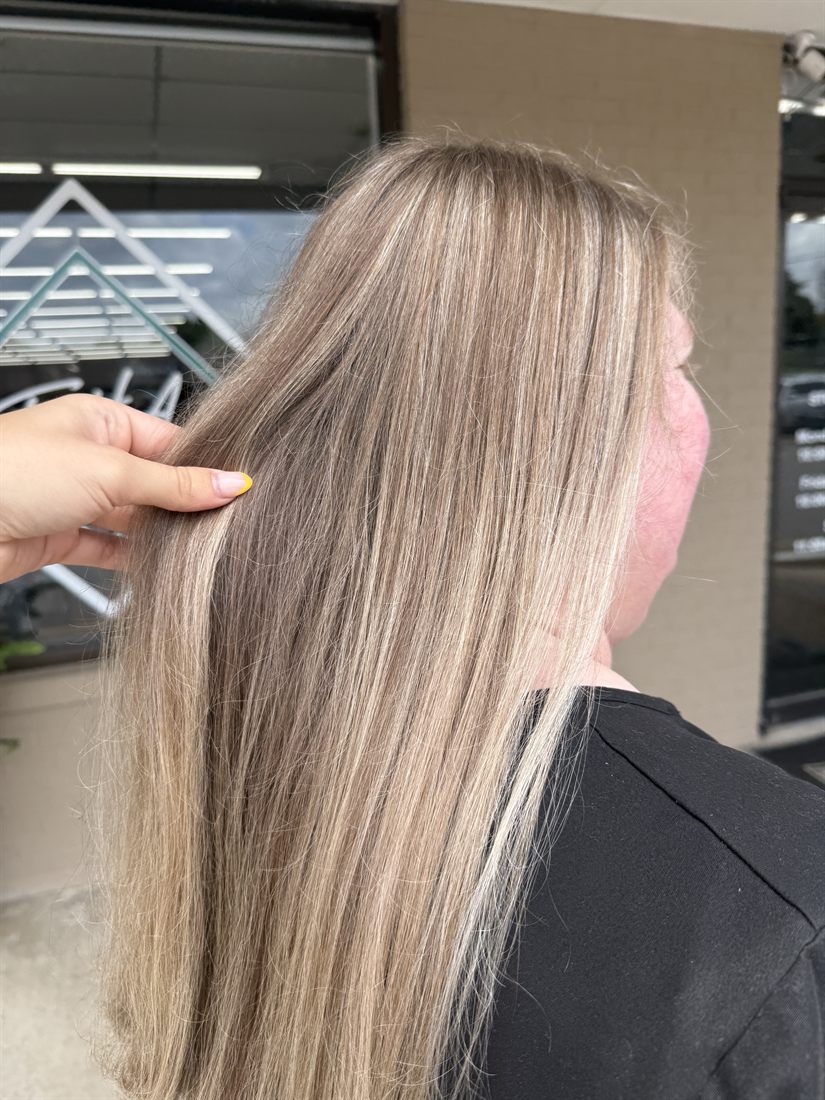 Long dimensional blonde highlights